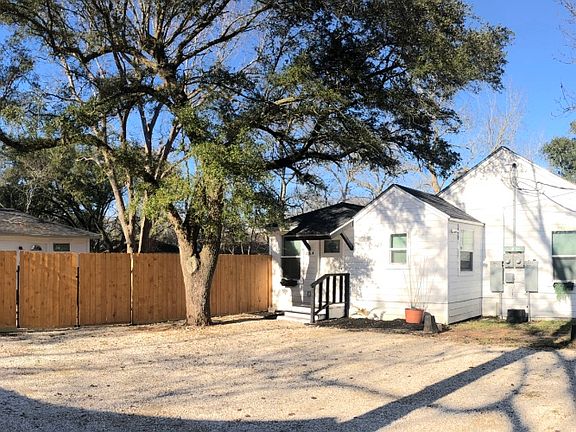 2nd image of 208 E Magnolia St #A
