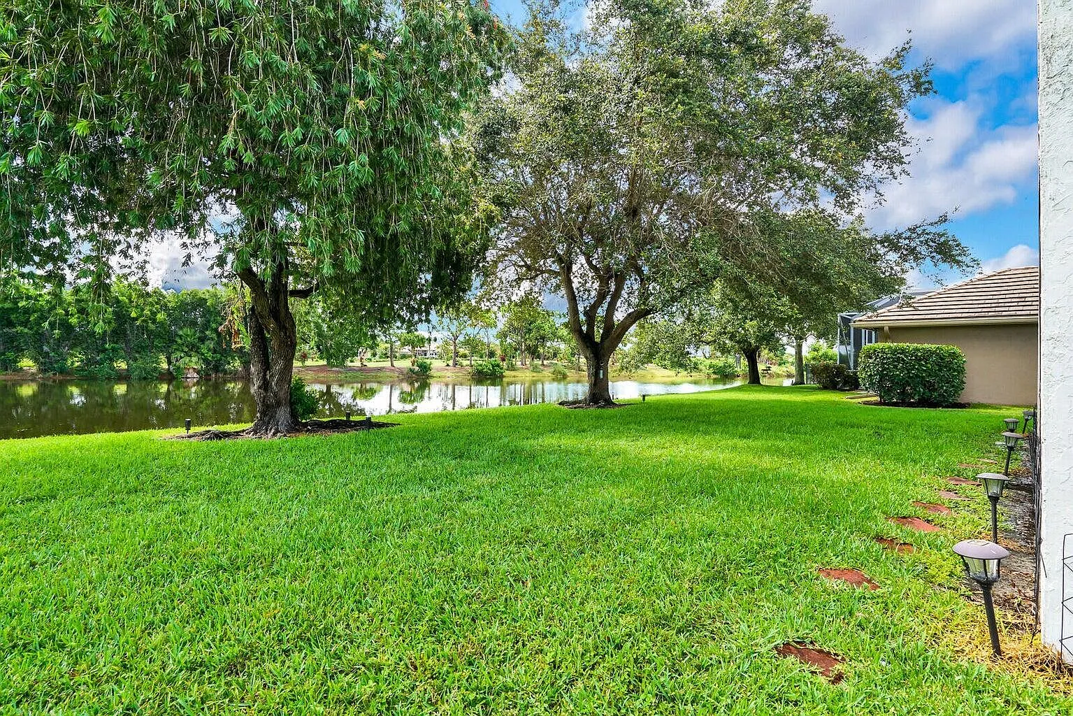 5 bed, 2.5 bath, 2910 sqft, $9,000 — Photo 1
