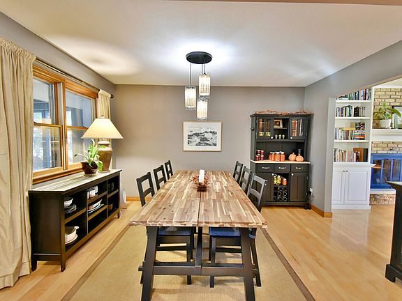 2nd image of 1715 Hillcrest Rd