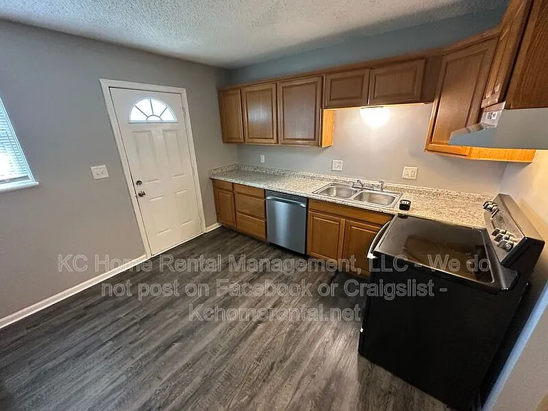 9215 E 54th St — Photo 5