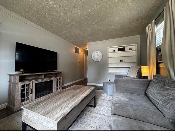 3rd image of 20889 Ridgemont Rd