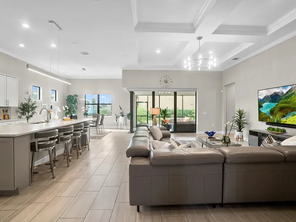 8324 Pedigree Cir, Lake Worth, FL 33467