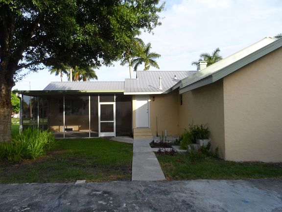 3rd image of 404 Royal Palm Ave