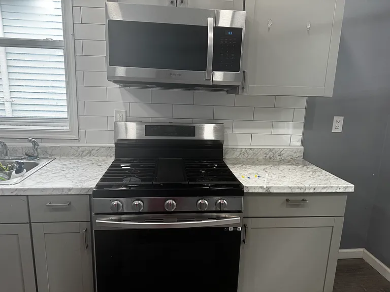 208 Amherst St — Photo 1
