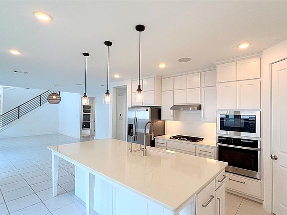 3rd image of 625 Pecan Bottom Trl