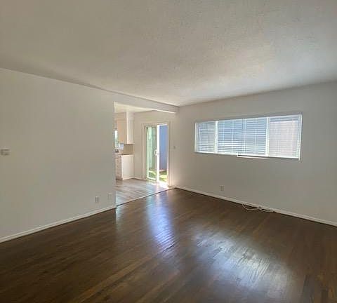 3rd image of 1421 Manhattan Beach Blvd APT A