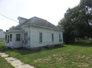235 S Carrol St, Nebo, IL 62355