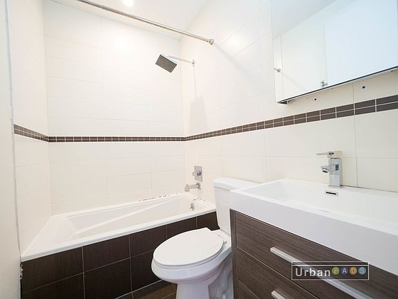 4th image of 662 Park Pl #3B