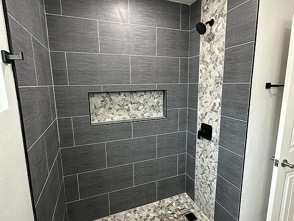 4th image of 2131 Mission Ave #2