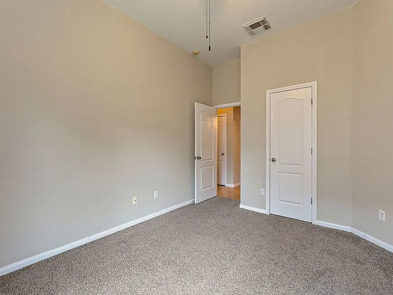 2217 Westfalian Trl — Photo 13