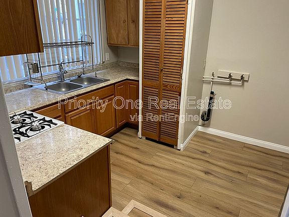 3rd image of 1118 Grand Ave
