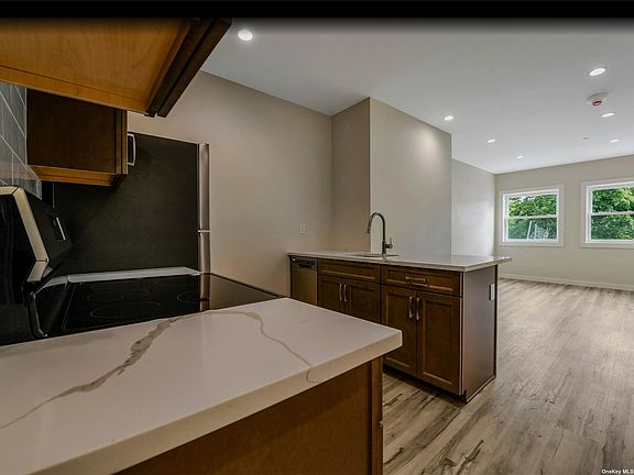 2nd image of 400 New York Ave Floor 2