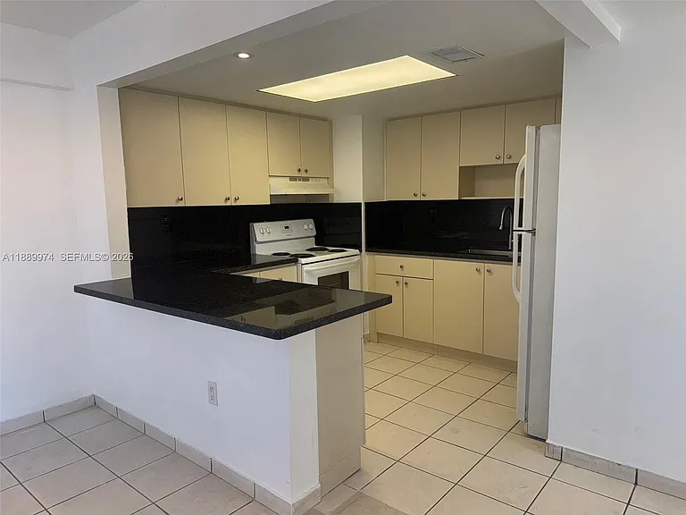 3945 SW 89th Ave #201 — Photo 17