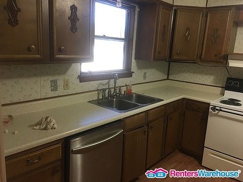 2nd image of 1494 Willow Dr