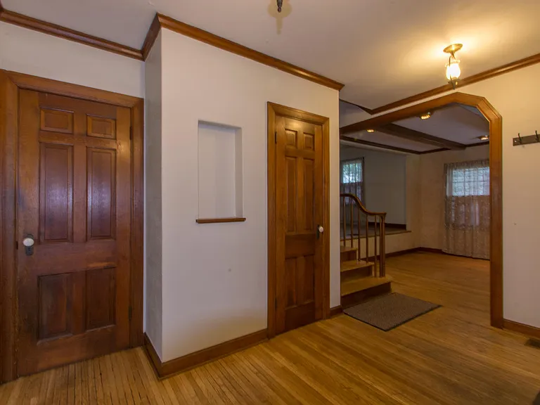 321 S Eastside Dr — Photo 5