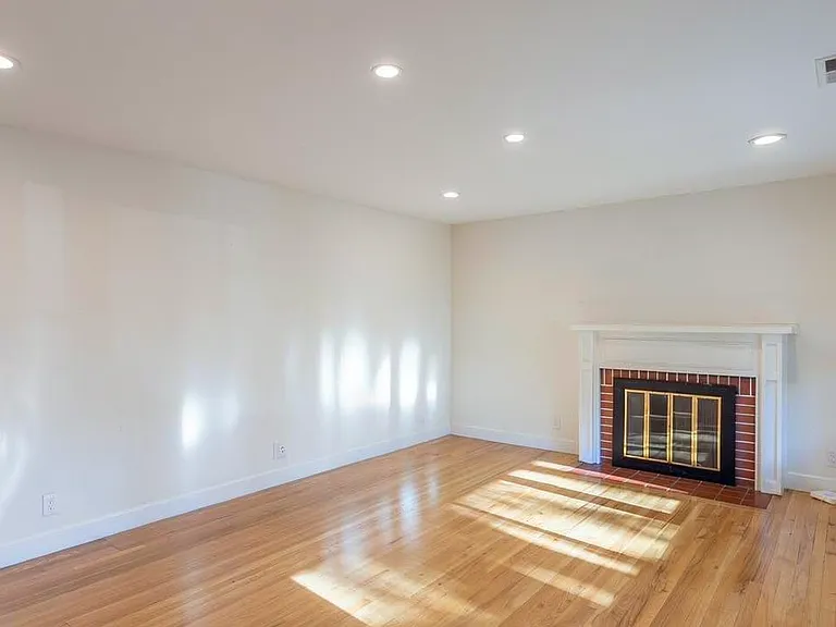 1402 Floyd Ave — Photo 8