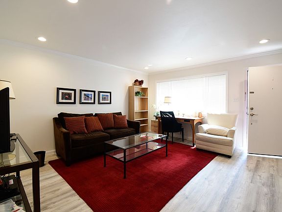 2nd image of 868-874 S California Ave #872