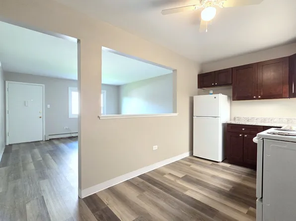 8530 W 95th St APT 14, Hickory Hills, IL 60457