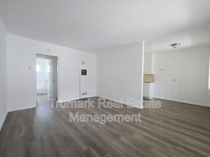 1st image of 103 S Roosevelt Ave APT 9