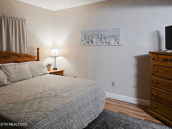 5th image of 3215 N River Rd #303