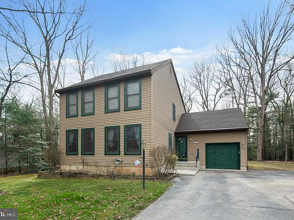 3rd image of 132 Nicholas Dr