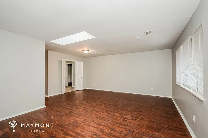 3 bed, 1.5 bath, 1386 sqft, $1,795 — Photo 3