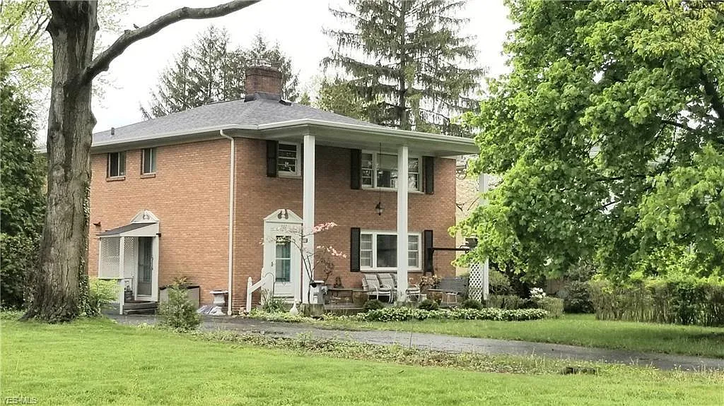 332 Kenridge Rd — Photo 1