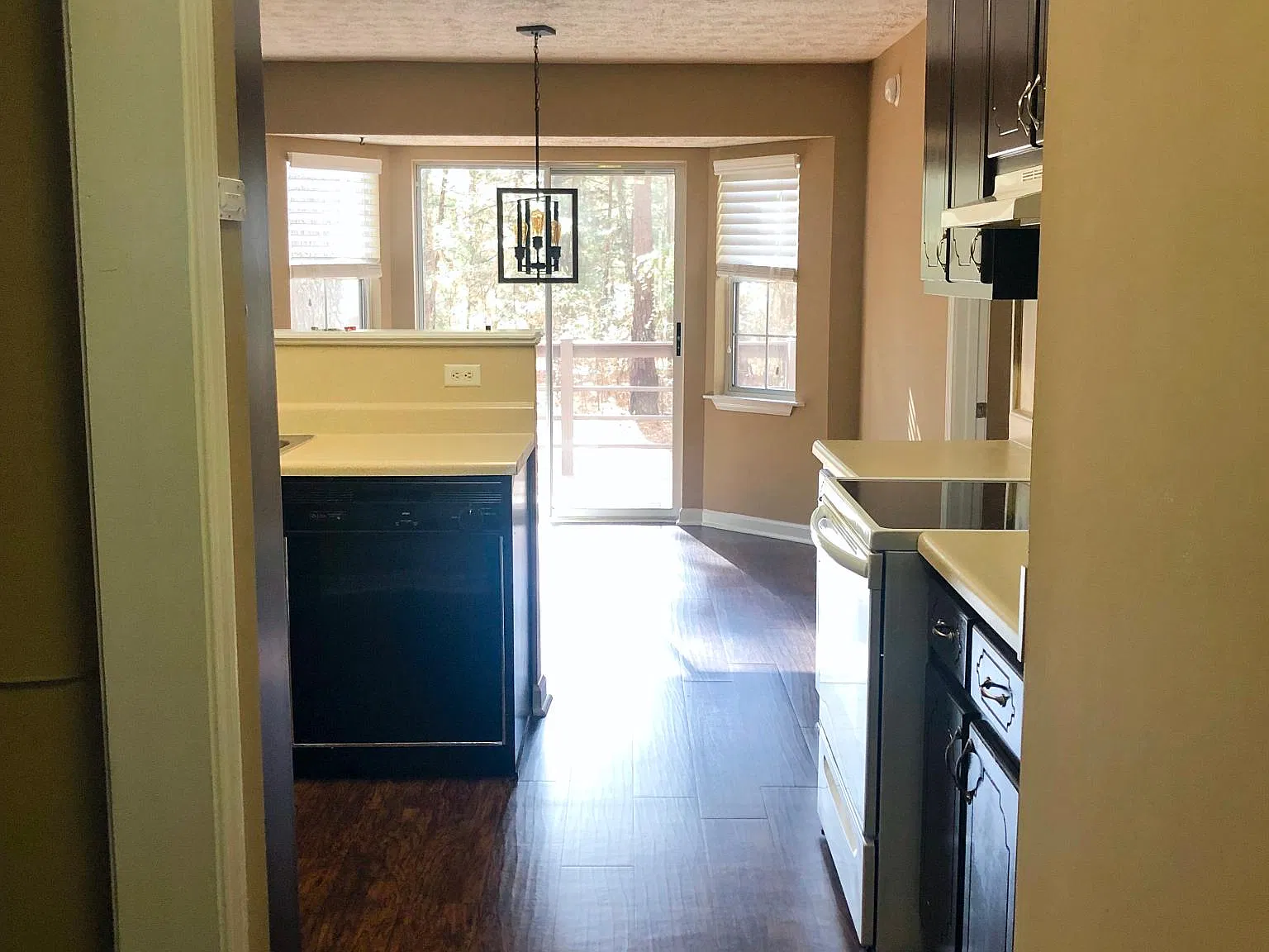 3 bed, 1266 sqft, $2,000 — Photo 3