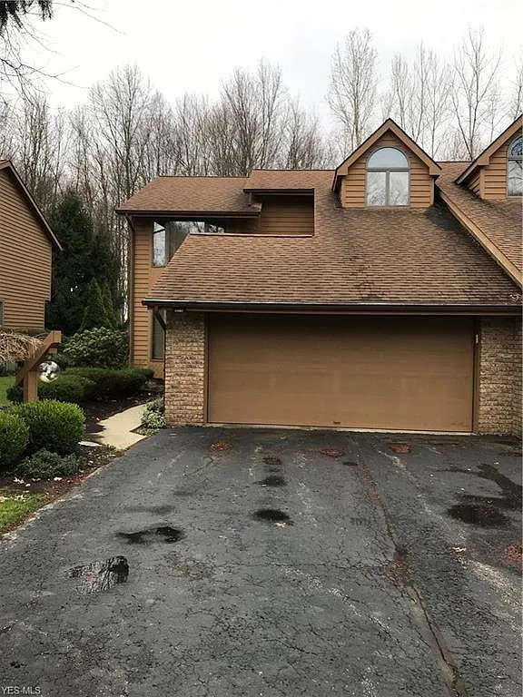 9078 Inverrary Dr SE photo 1