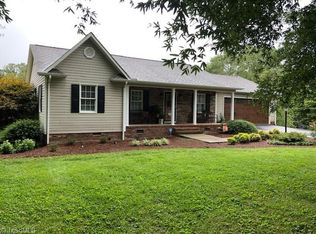 123 Westmoreland Ln, Mount Airy, NC 27030