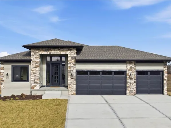 2607 NE Woodland Oak Dr, Lees Summit, MO 64086