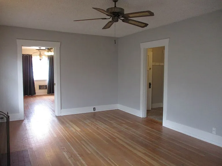 4826 S Park Ave — Photo 5