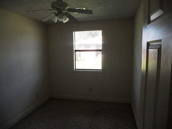 3rd image of 2601 Hillcrest Dr