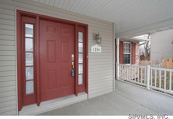 3rd image of 1226 Illini Dr