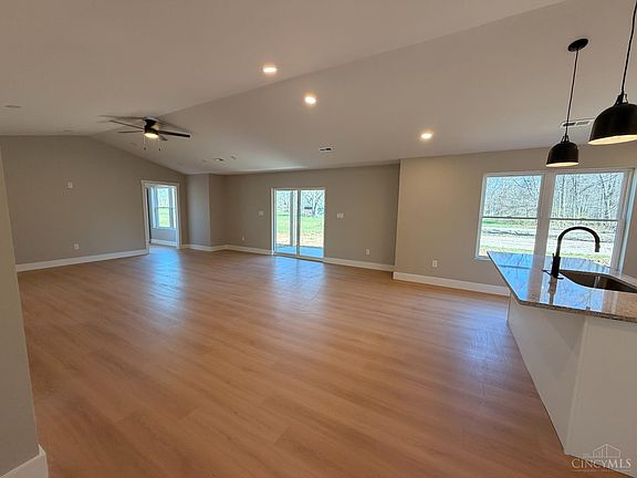 4th image of 742 Odenwald Dr