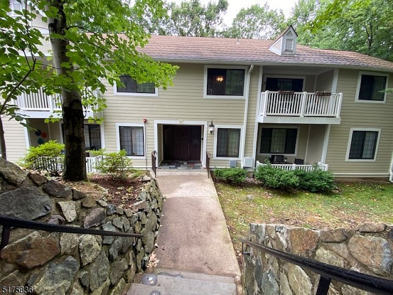 1st image of 9H Foxwood Dr #H