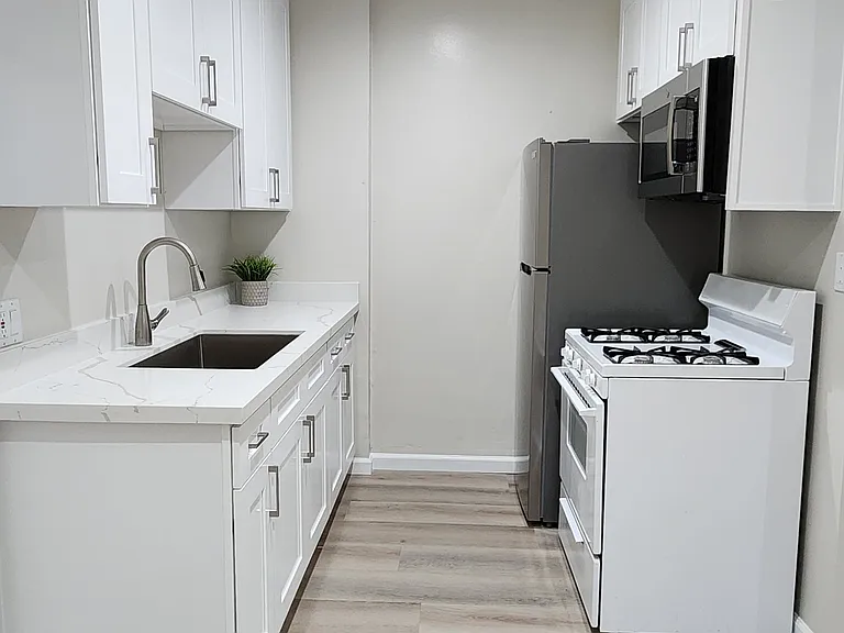2813 Mary St #1/2 — Photo 2