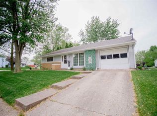 1 Blue River Dr, Columbia City, IN