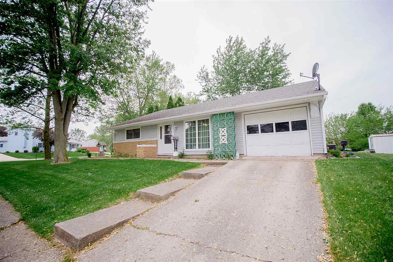 1 Blue River Dr photo 1