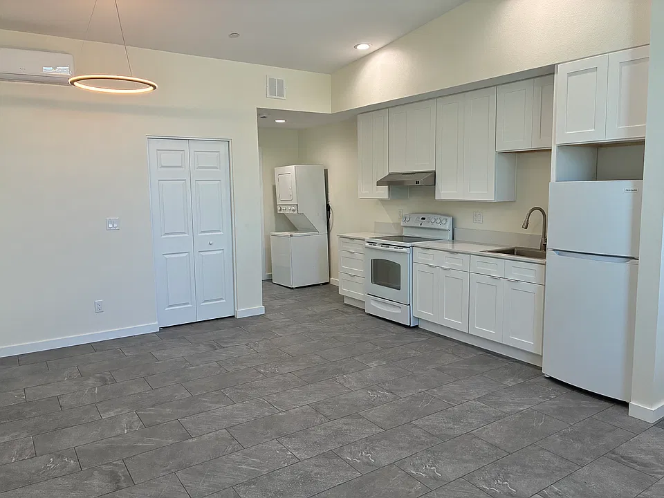505 N 40th Ave #11