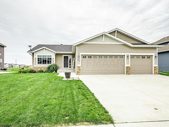 3rd image of 720 23rd Ave W