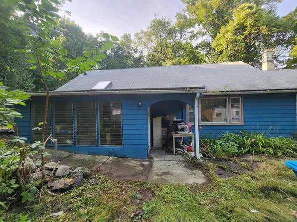 5 Grandview Ter, Palmer, MA 01069
