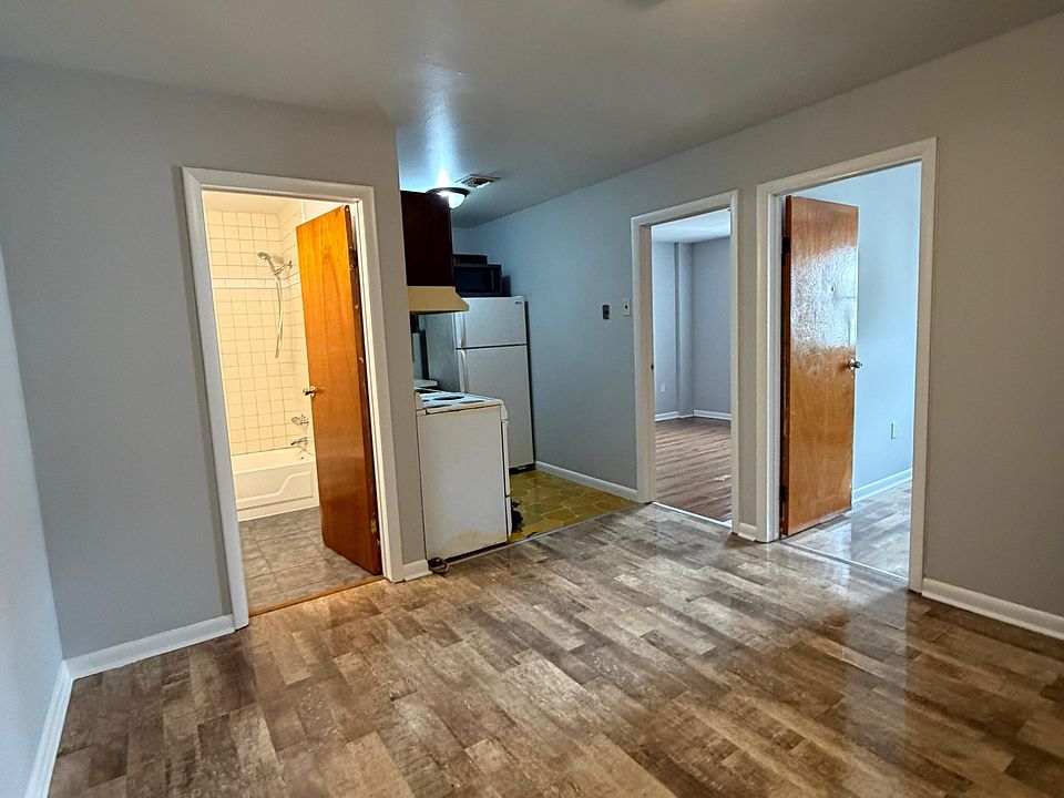 1st image of 2327-2327 S Alder St #2