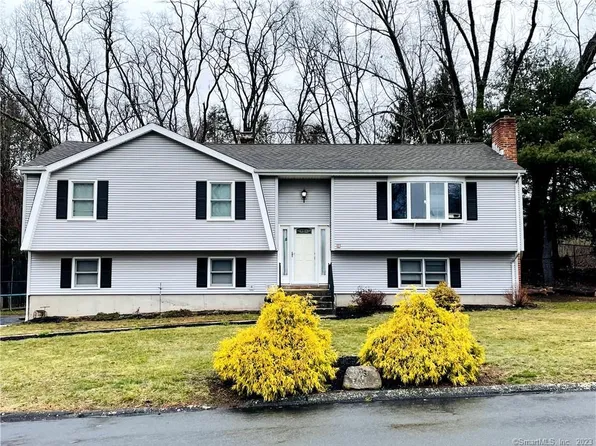 18 Winding Brook Road, Burlington, CT 06013