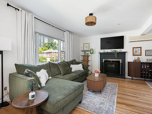 4th image of 2619 211th St