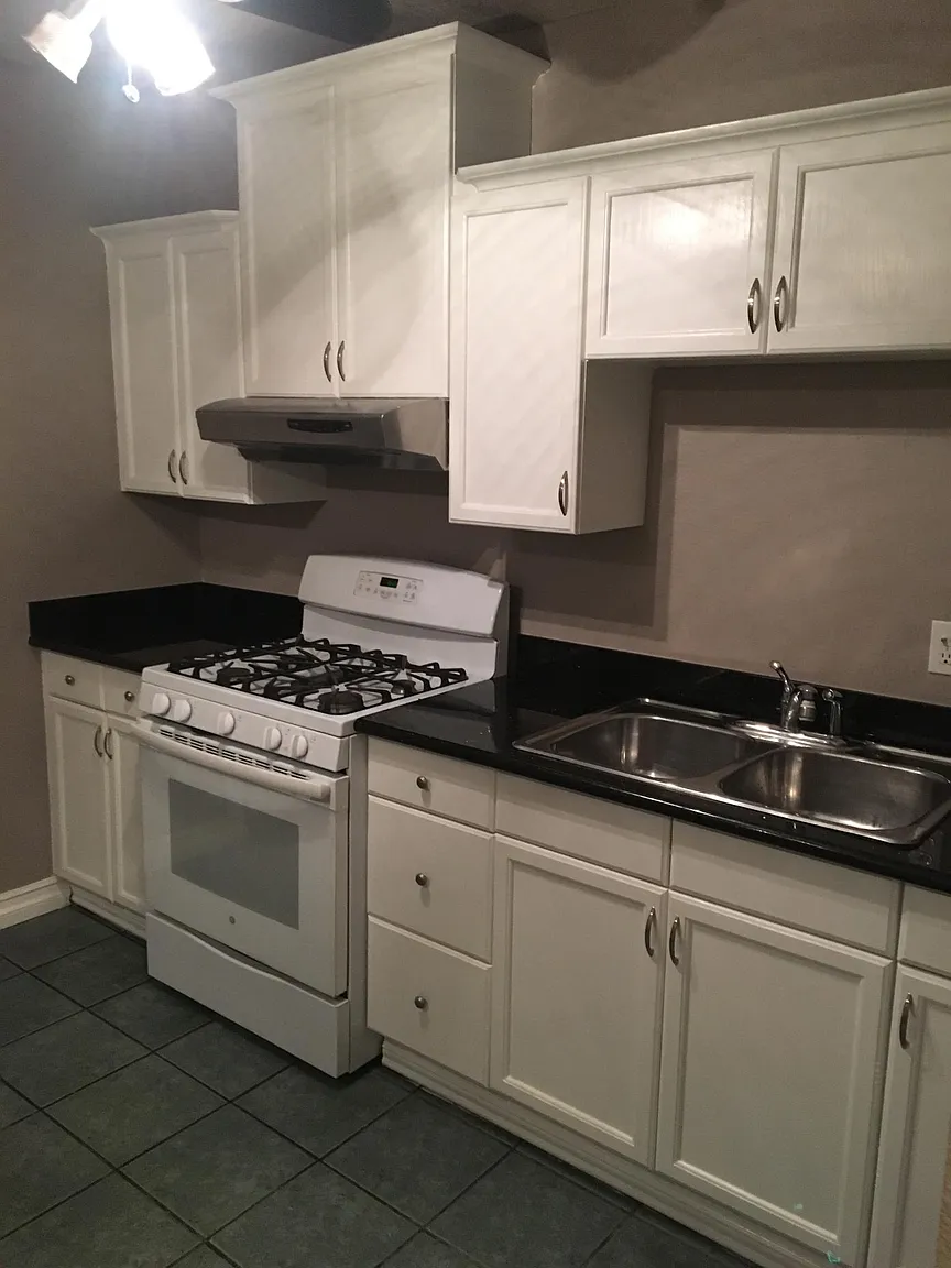418 E Worth St photo 1