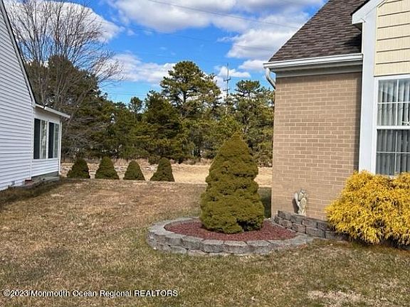 5th image of 14 Stroud Ct