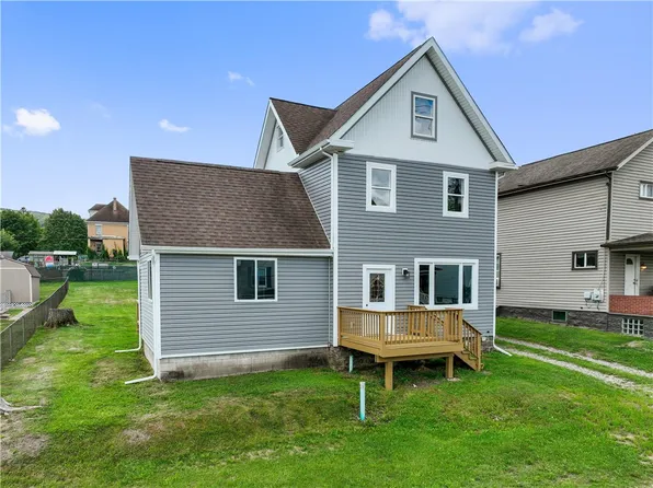 707 W 1st Ave, Derry, PA 15627