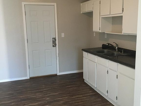 3rd image of 301 N Louisiana St APT B