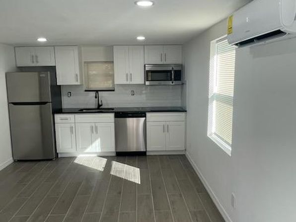 8555 Magnolia Dr
